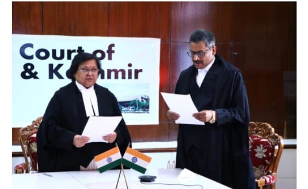 Oswal took over oath of highcourt judge